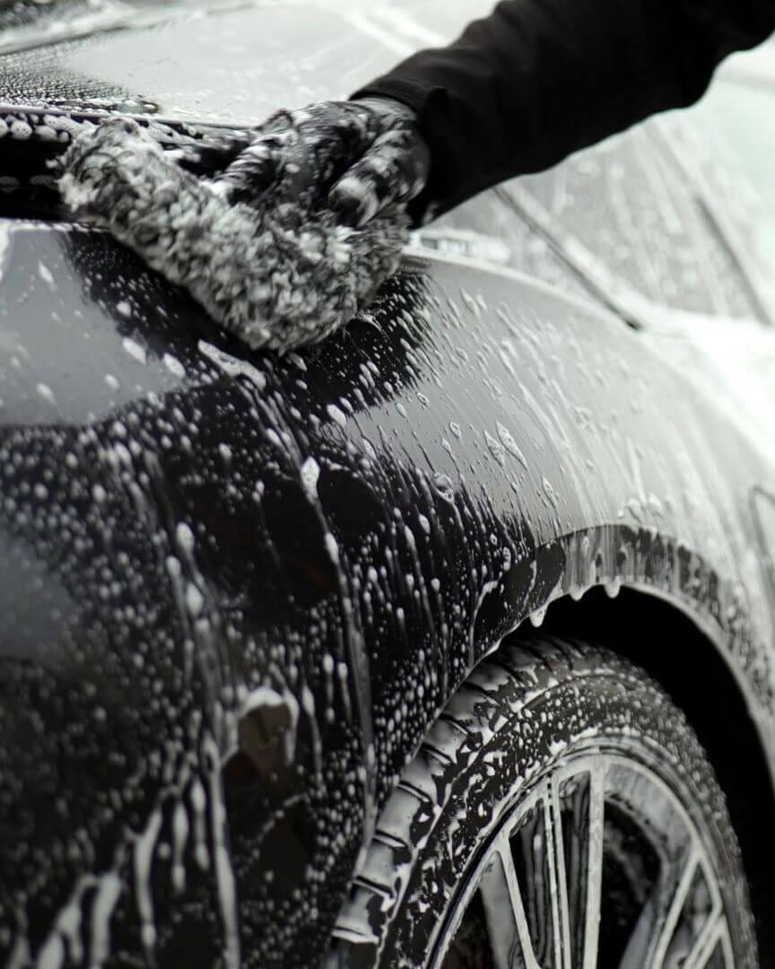Bezpieczne, dokładne ręczne mycie — bez ryzyka mikrozarysowań na lakierze. — A.S Detailing, Piekary Śląskie, ul. Prymasa Stefana Wyszyńskiego 85.